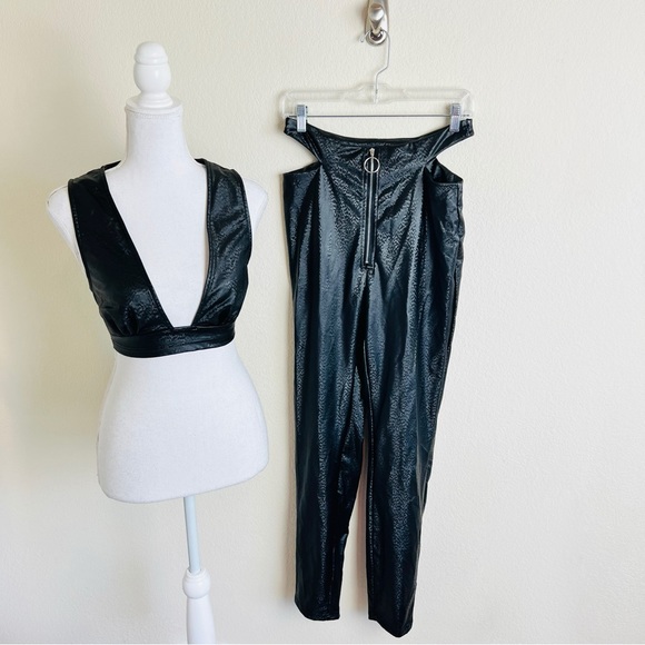 Black Faux Leather Wet Look Crop Top & Cut Out Side O Ring Zipper Pants Set - Picture 2 of 12